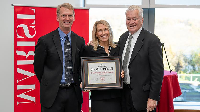 Left to Right: George Decker ’77, Lori Cassia-Decker, and President Weinman. 